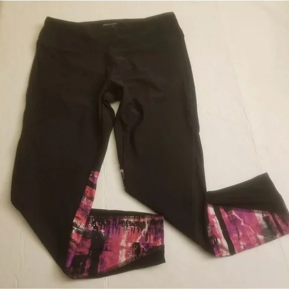 MARIKA Capri Leggings Size Med Black Watercolor Pink Color Three Quarter Length - Picture 3 of 6